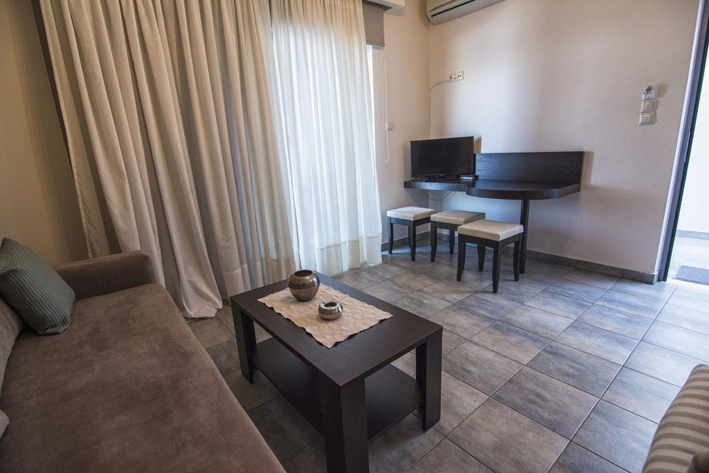 Gonis Suites Palaiochora Zewnętrze zdjęcie